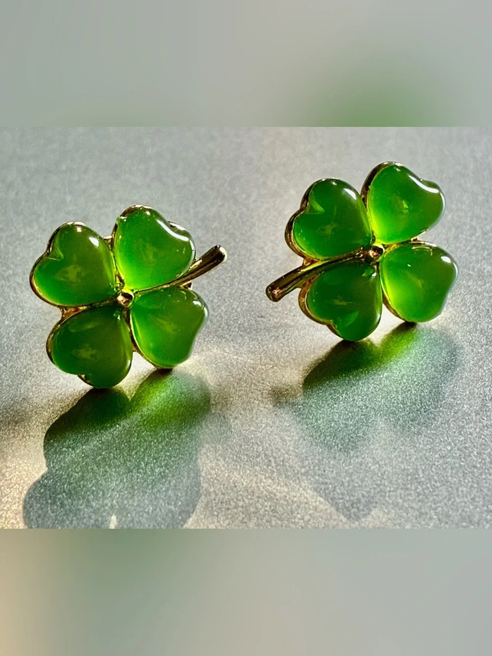 🍀 Green Lucky Four-Leaf Clover Stud Earrings with Gold-Tone - Picture 2 of 6
